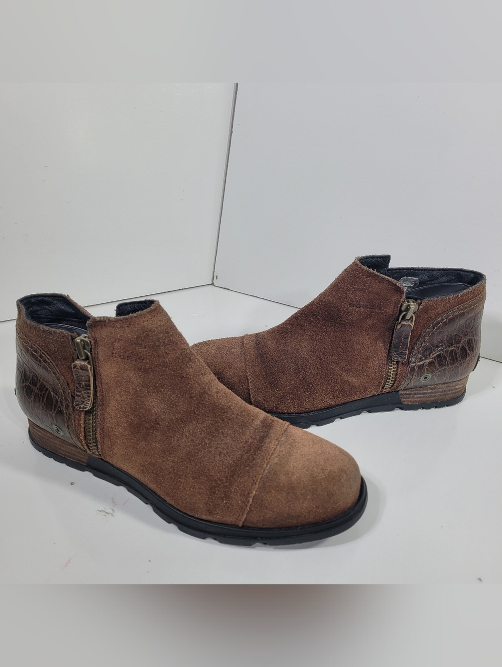 SOREL Major Low Women’s Size 9 Brown Suede Leather Ankle Boots NL2325-282